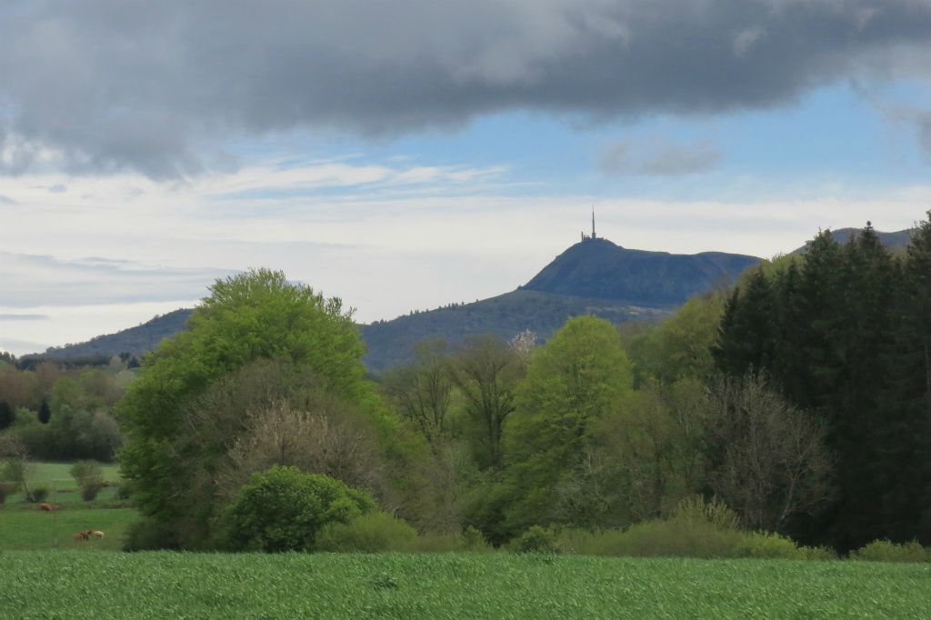 La visibilité est revenue. Nous pouvons enfin voir de loin le fameux pylône du Puy de Dôme
